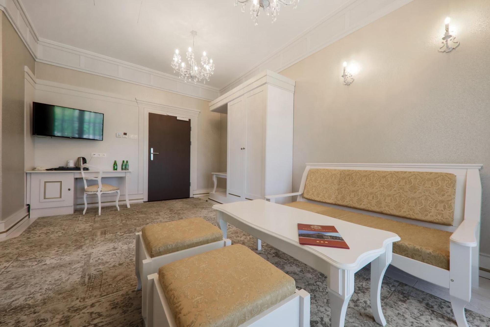 Palac W Konarach Konary Extérieur photo